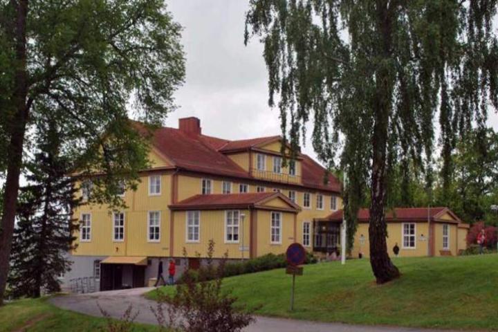 Stf Ljungskile Folkhoegskola Hostel And Hotel Buitenkant foto